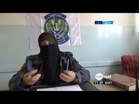 حميدة أول محققة نسائية في الشرطة الحرة في حلب