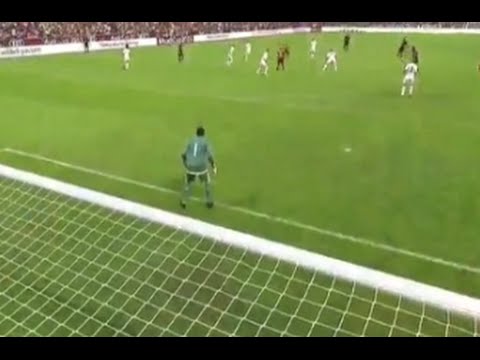 نافاس يتألق أمام بايرن ميونيخ