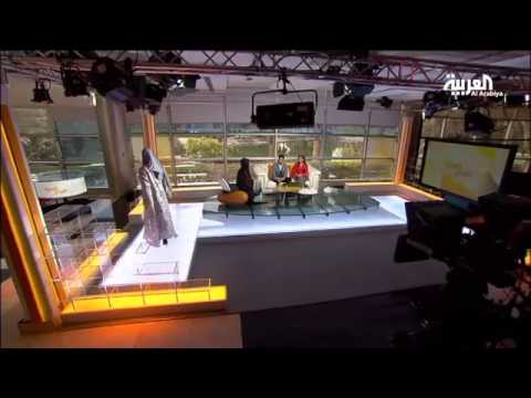 اماراتية تستوحي تصاميم عباءاتها من البشت