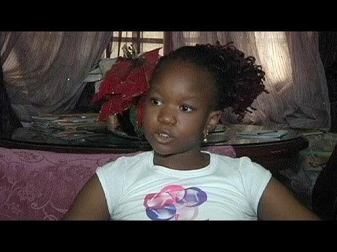 بالفيديو طفلة نيجيرية تؤلف كتابًا ضد التطرف