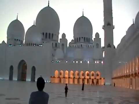 مسجد الشيخ زايد مكان العبادة الرئيسي