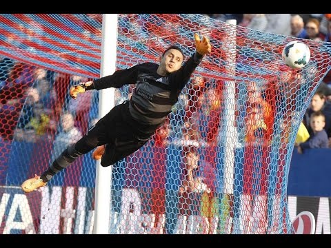 نافاس يطالب الريال بمعادلة راتبه بـمانشستر يونايتد