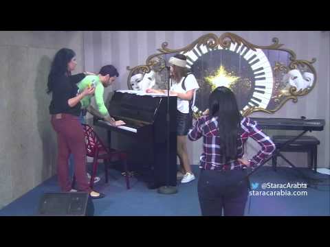 عراك بين الطلاب الشباب