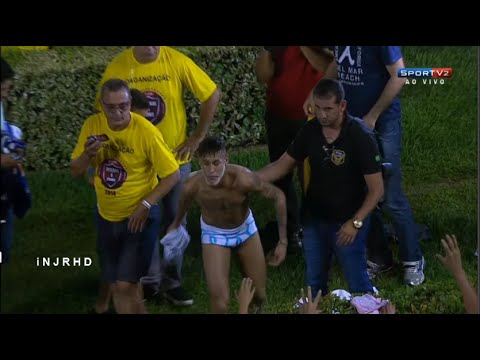نيمار يتعرّى في مباراة خيرية لفريقه في البرازيل