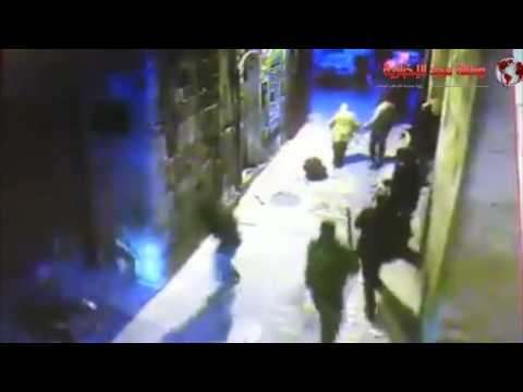 شاب فلسطيني يطعن شرطيين إسرائيليين بسكين