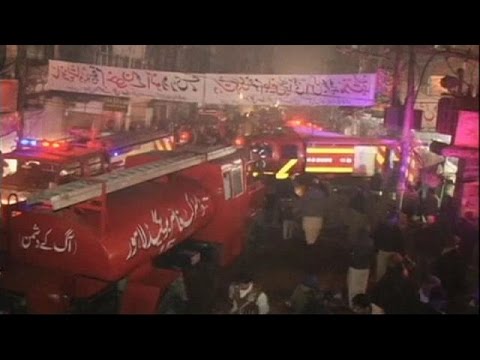 مقتل 13 شخصًا في حريق مبنى لاهور