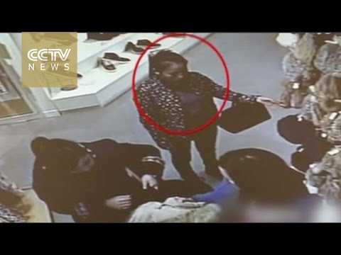 فتاة صينية تسرق آيفون 6 من حقيبة سيدة