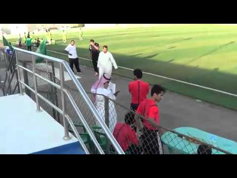 رئيس نادي حراء يعتدي على الحكم بالكراسي