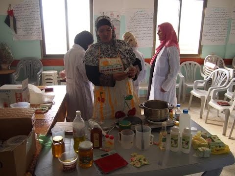 مستحضرات تجميل طبيعية بأياد فلسطينية