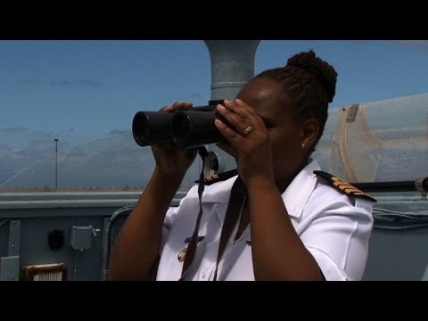 أول قائدة سوداء لسفينة عسكرية في جنوب أفريقيا توسع طموحاتها