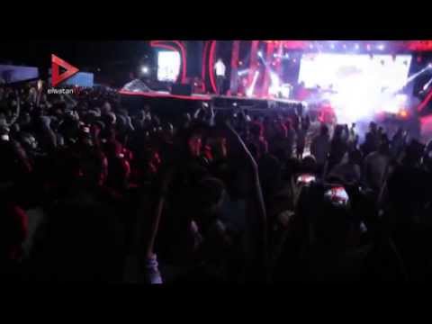 عمرو دياب يغني من ألبومه الجديد شفت الأيام