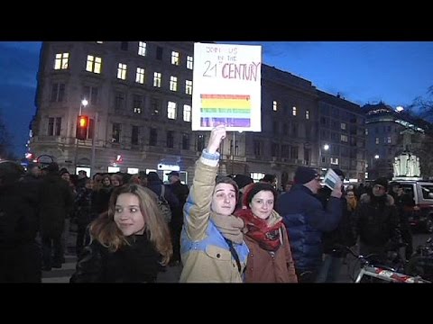 مظاهرة لمئات المثلييات أمام مقهى في فيينا