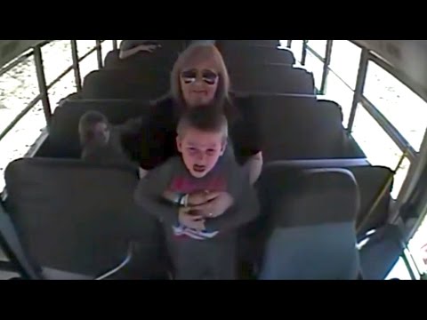 معلمة مبتدئة تنقذ حياة طفل ابتلع عملة معدنية