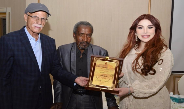 ندوة فكرية تجمع معيبد خلف وسارة السهيل وهمام السلمي لمناقشة أثر المسرح على سيكولوجية الطفل ندوة فكرية تجمع معيبد خلف وسارة السهيل وهمام السلمي لمناقشة أثر المسرح على سيكولوجية الطفل