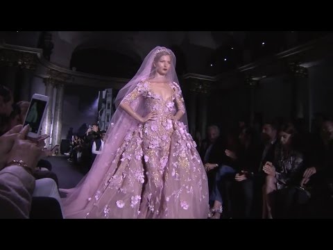 عرض أزياء المصمم إيلي صعب لشتاء عام 2017