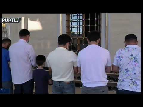 شاهد طقوس صلاة عيد الأضحى بمسجد أحمد قديروف في الشيشان