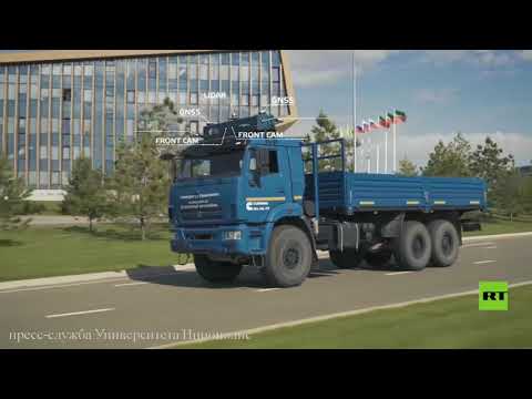 شاحنة كاماز روسية ذاتية القيادة تسير على طرق ترابية